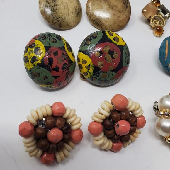 Vintage Lot of mid sized clip on earrings with different themes Great condition - Picture 2 of 8